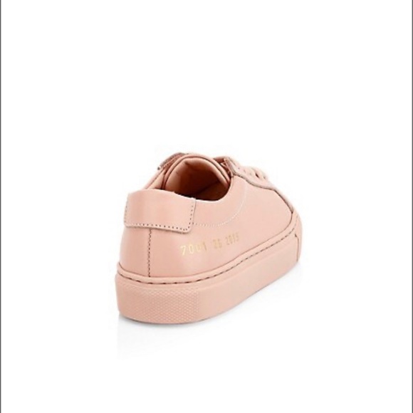 Common Projects Little Girls Achilles Leather Low-Top Sneaker. Blush size 25 - Picture 2 of 7